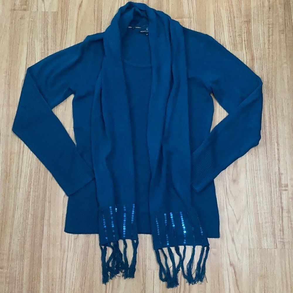 NWOT Sweater w/ detachable Scarf